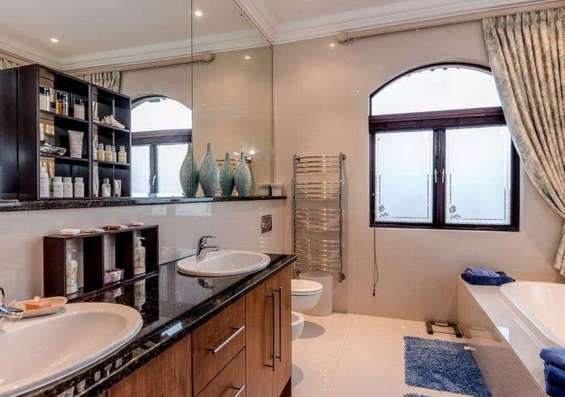 5 Bedroom Property for Sale in Stellenbosch Central Western Cape